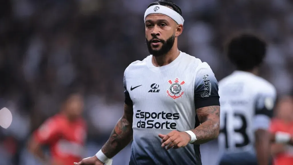 Depay foi contratado em um momento delicado financeiramente no Corinthians