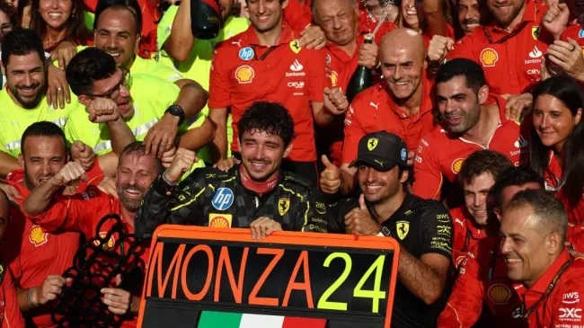 Equipe da Ferrari no GP de Monza (IMAGO / NurPhoto)