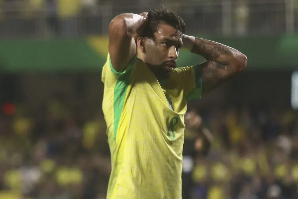 Lucas Paquetá deve perder a condição de titular da Seleção Brasileira em meio à polêmica de apostas – Foto: Gabriel Machado/AGIF