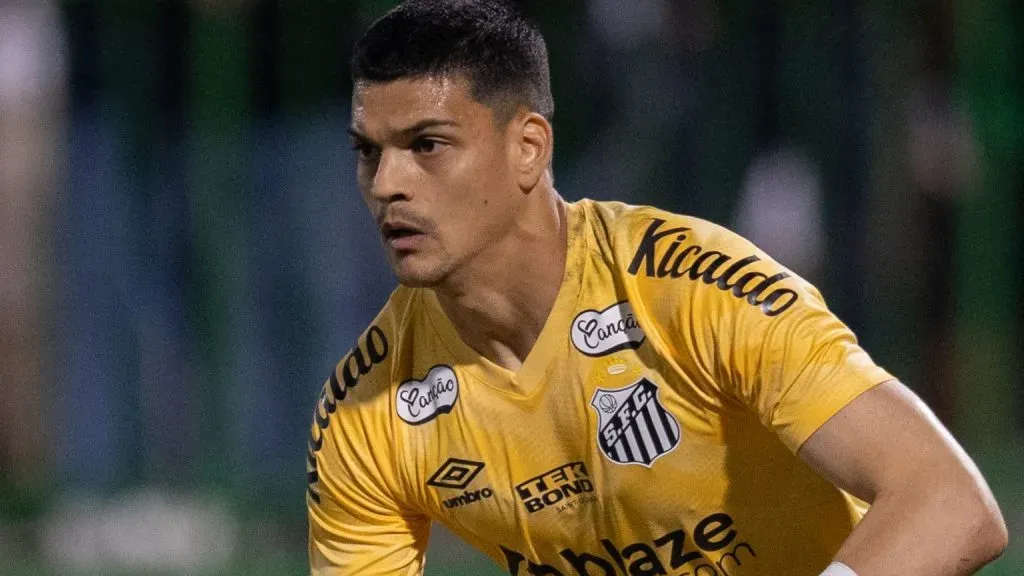 Gabriel Brazão durante partida. Foto: Liamara Polli/AGIF