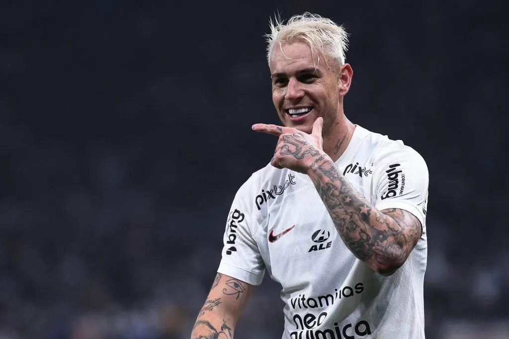 Róger Guedes em ação pelo Corinthians em 2023. Foto: Ettore Chiereguini/AGIF