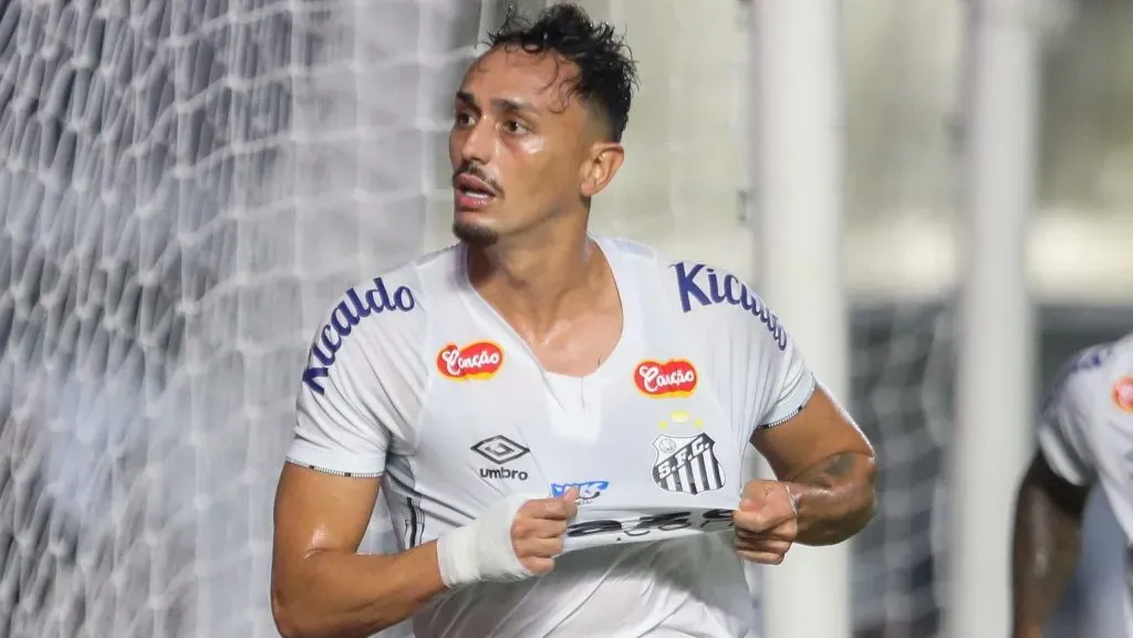 Diego Pituca comemorando. Foto: Reinaldo Campos/AGIF