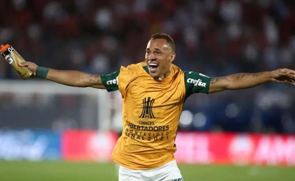 Breno comemorando nos tempos de Palestra. Foto; Ernesto Ryan/Getty Images