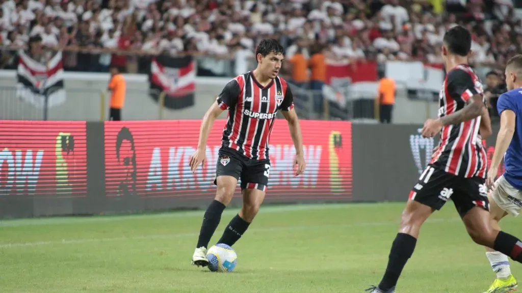 Internacional quer jogador do São Paulo e negócio tem data para acontecer