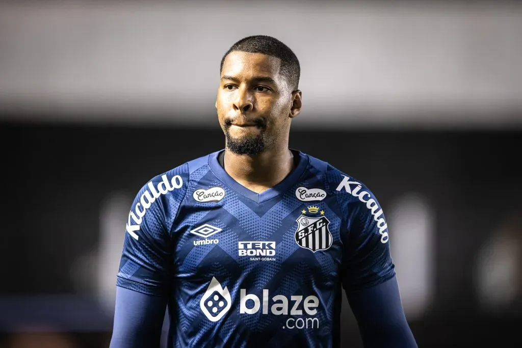 Diógenes em partida entre Santos e Coritiba. Foto: Abner Dourado/AGIF