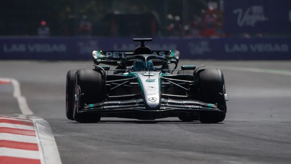 George Russel no assento da W15 no GP do México (IMAGO / Eibner)