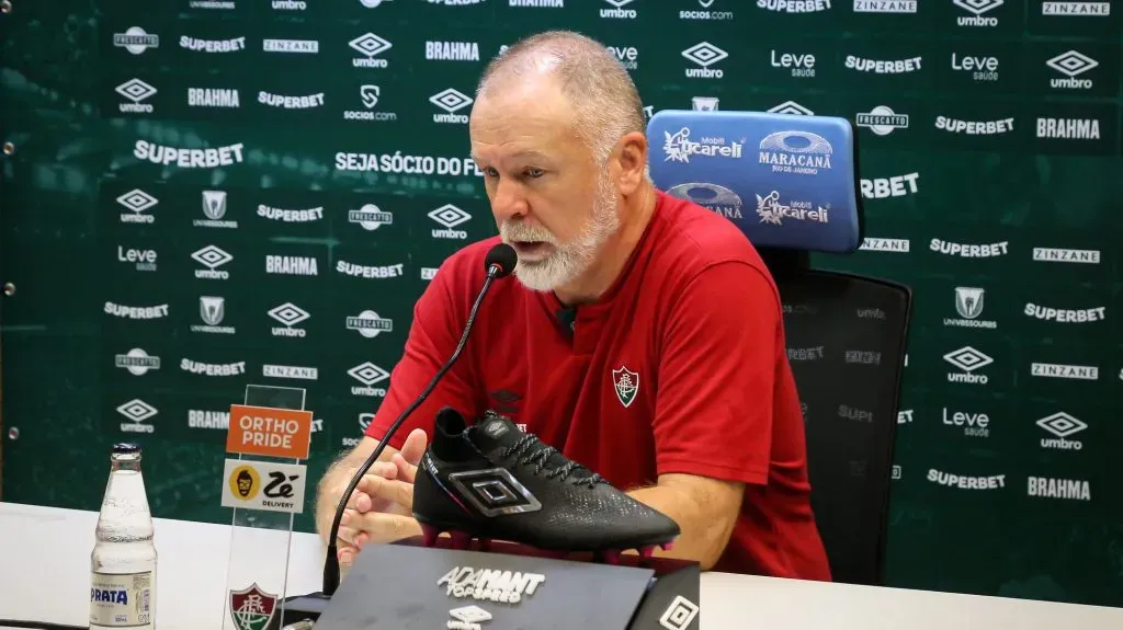 Mano Menezes em entrevista coletiva