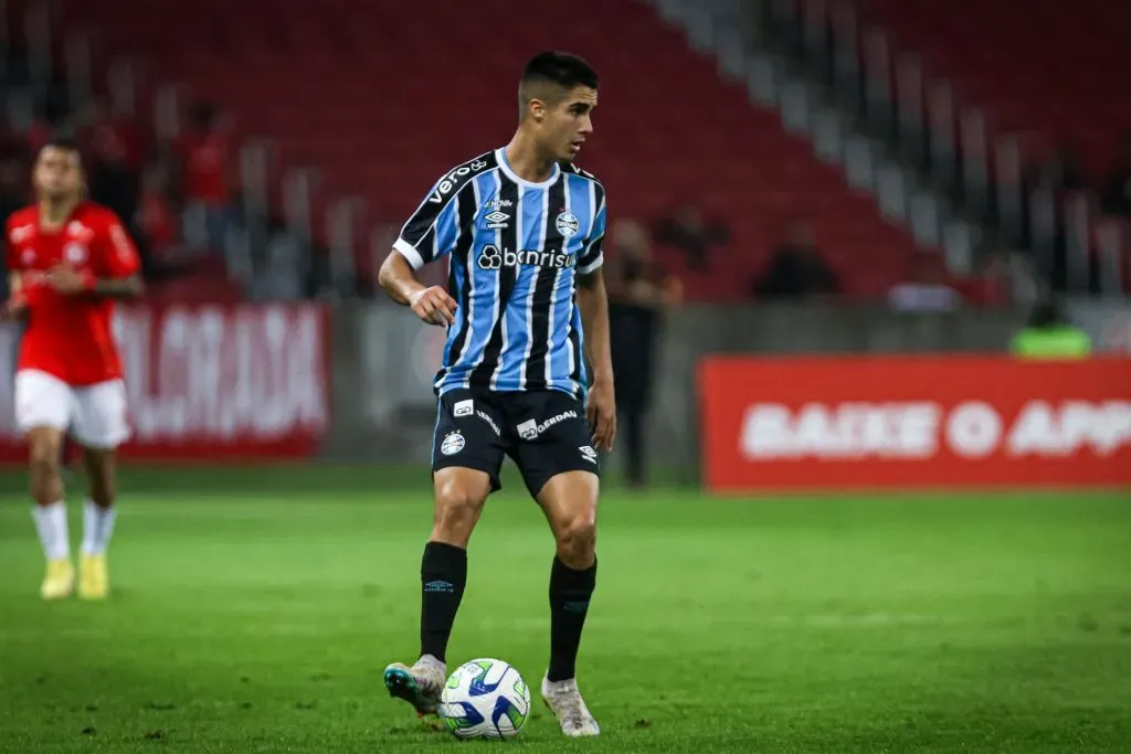 Cheron, jogador do Gremio durante partida contra o Internacional no estadio Beira-Rio pelo campeonato Copa Do Brasil Sub-20 2023. Foto: Maxi Franzoi/AGIF