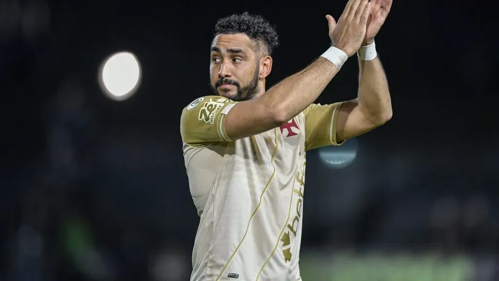 Payet durante partida. Foto: Thiago Ribeiro/AGIF