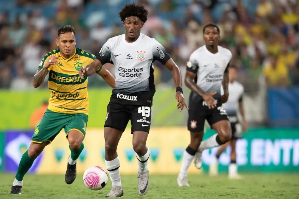 Talles Magno foi titular do Corinthians na vitória contra o Cuiabá. Foto: Gil Gomes/AGIF