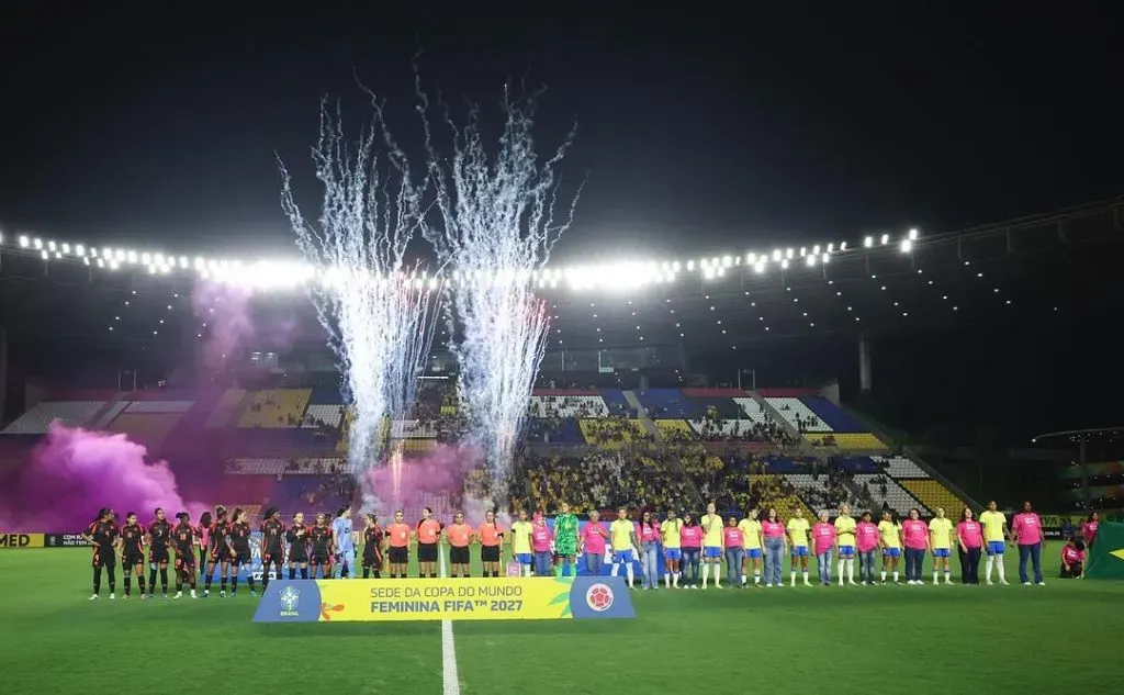 Seleção Brasileira, canta o hino nacional antes do amistoso contra a Colômbia, no Estádio Kleber de Andrade. Foto: Livia Villas Boas/CBF