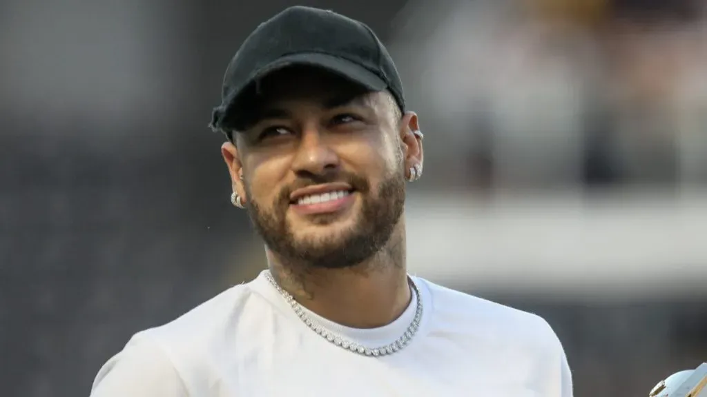 Foto: Reinaldo Campos/AGIF – Ney marcou presença na Vila Belmiro na final do Campeonato de 2024.