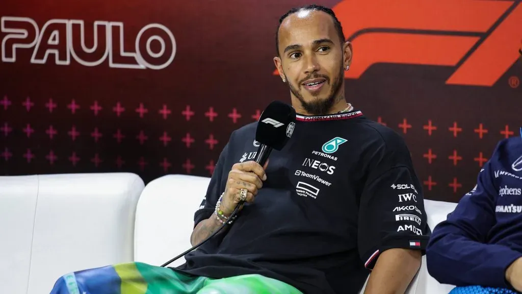 Lewis Hamilton em entrevista coletiva (IMAGO / PanoramiC)