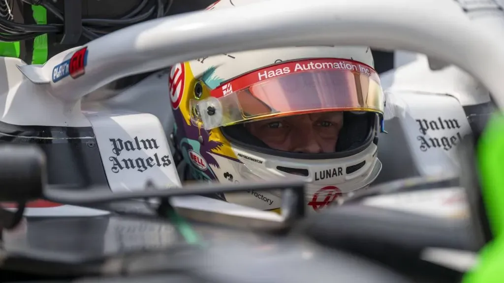 Magnussen em assento pela Haas