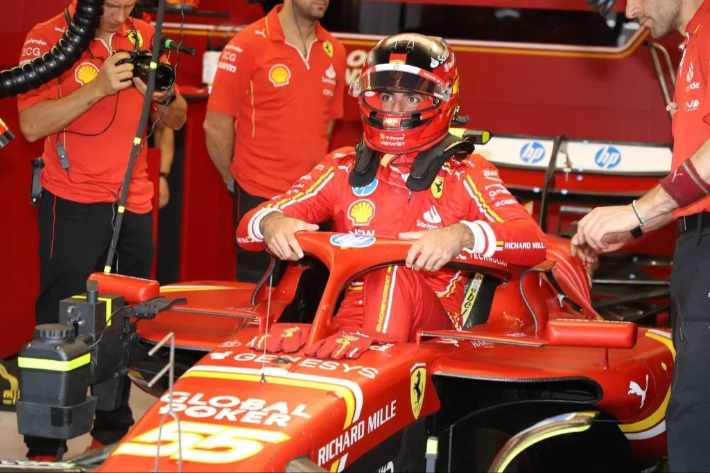 Sainz no cockpit do SF-24