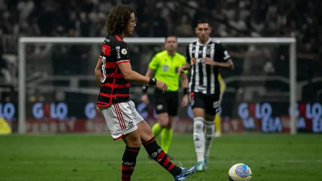 David Luiz em jogo contra o Galo. Foto: Fernando Moreno/AGIF