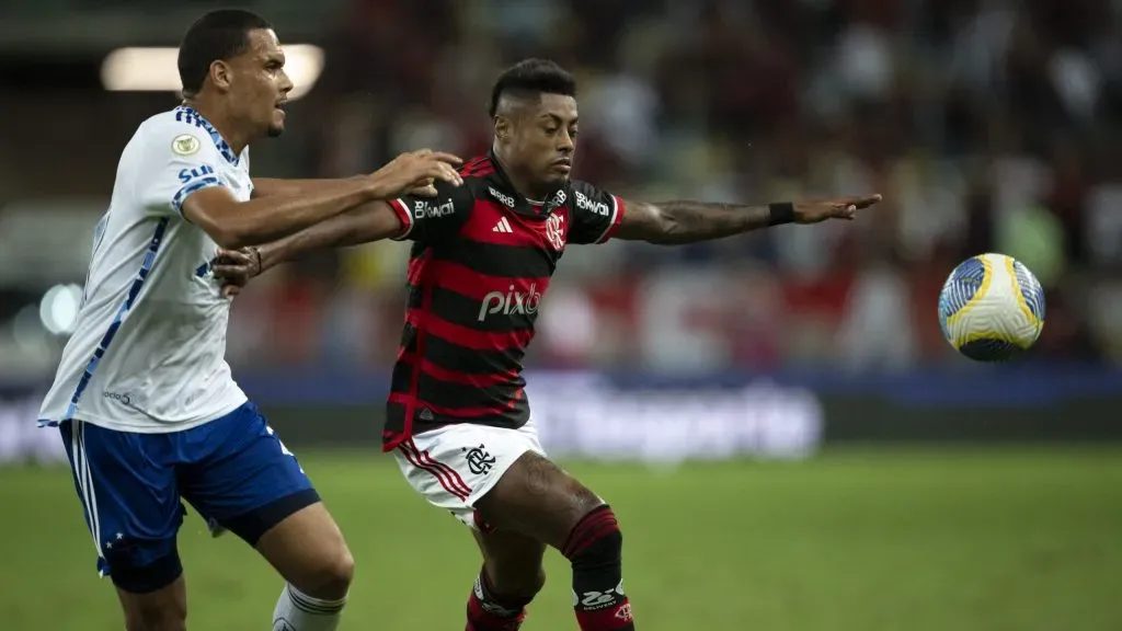 Bruno Henrique no duelo entre Flamengo e Cruzeiro no primeiro turno. Foto: Jorge Rodrigues/AGIF