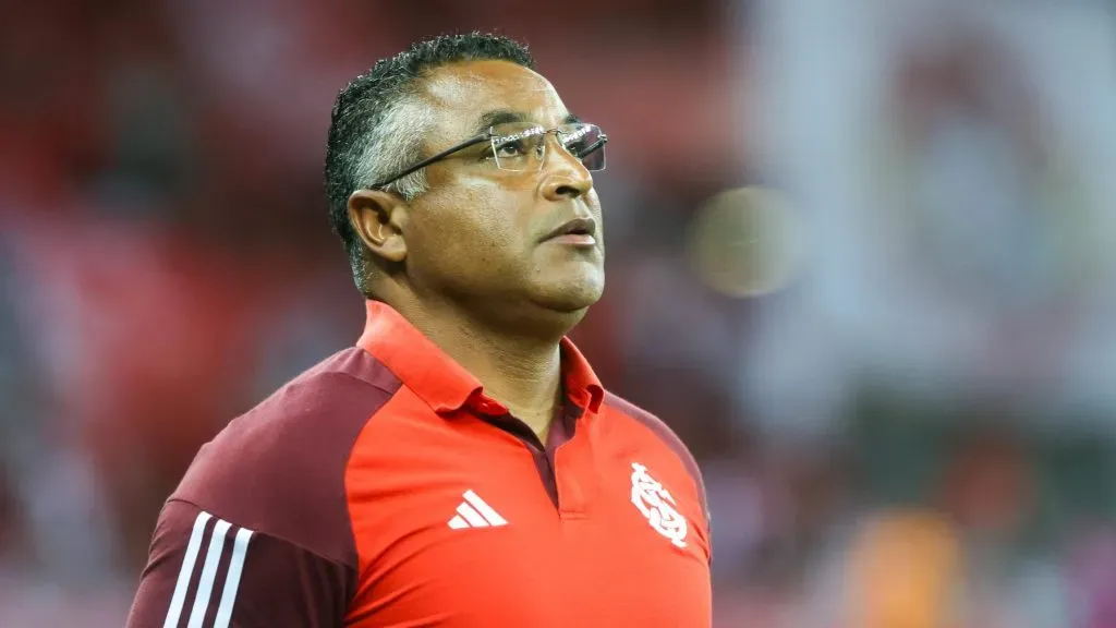 Roger Machado é elogiado pela torcida após vitória do Internacional. Foto: Ricardo Duarte / Internacional