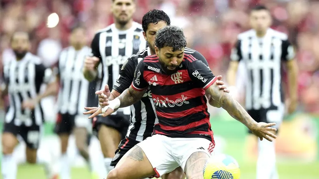 Gabigol e Hulk na final da Copa do Brasil. Foto: Foto: Alexandre Loureiro/AGIF