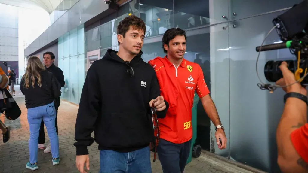 Sainz e Leclerc, pilotos da Ferrari