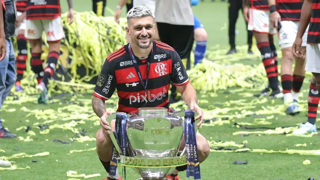 Arrascaeta se torna alvo do Cruzeiro – Foto: Gilson Lobo/AGIF