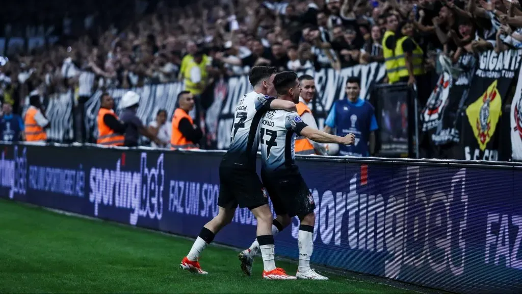 Corinthians na Neo Química Arena. Foto: Marco Miatelo/AGIF