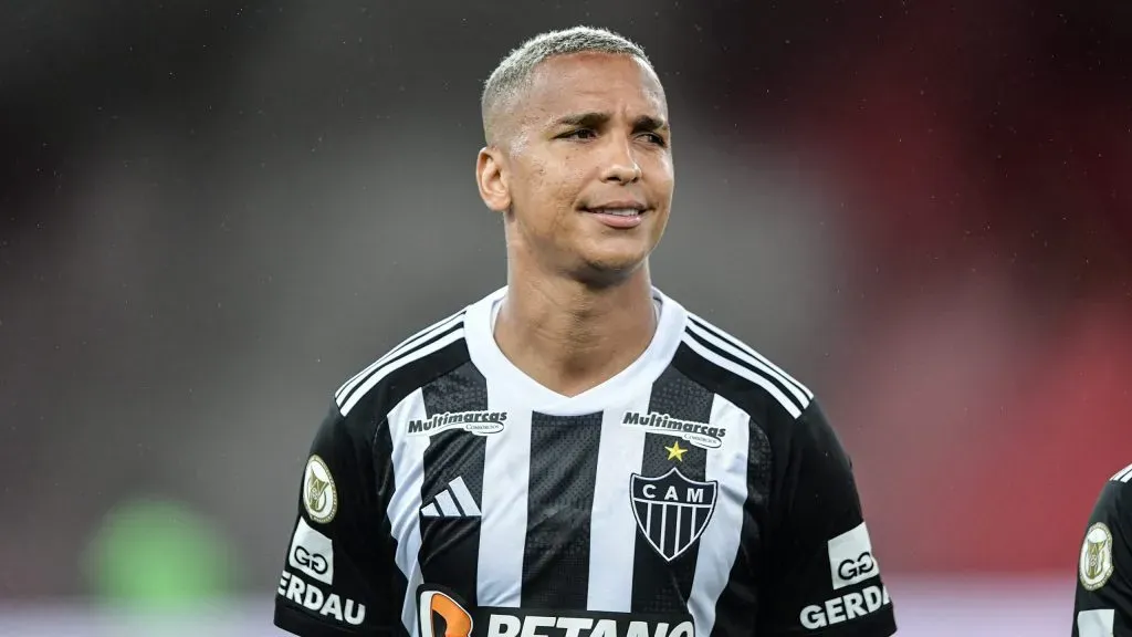 Foto: Thiago Ribeiro/AGIF – Deyverson em campo contra o Flamengo