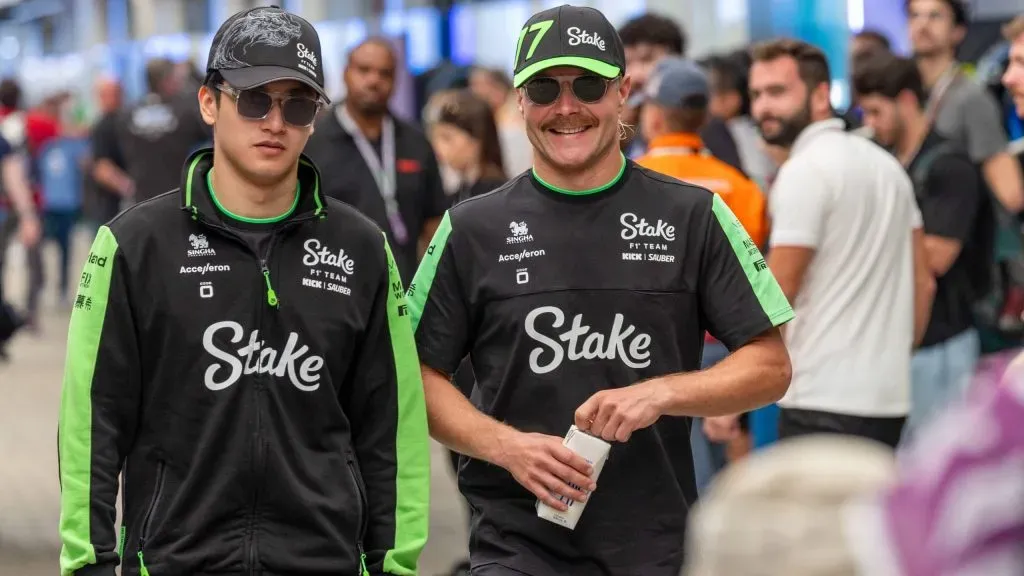 Guanyu Zhou e Bottas no GP de São Paulo