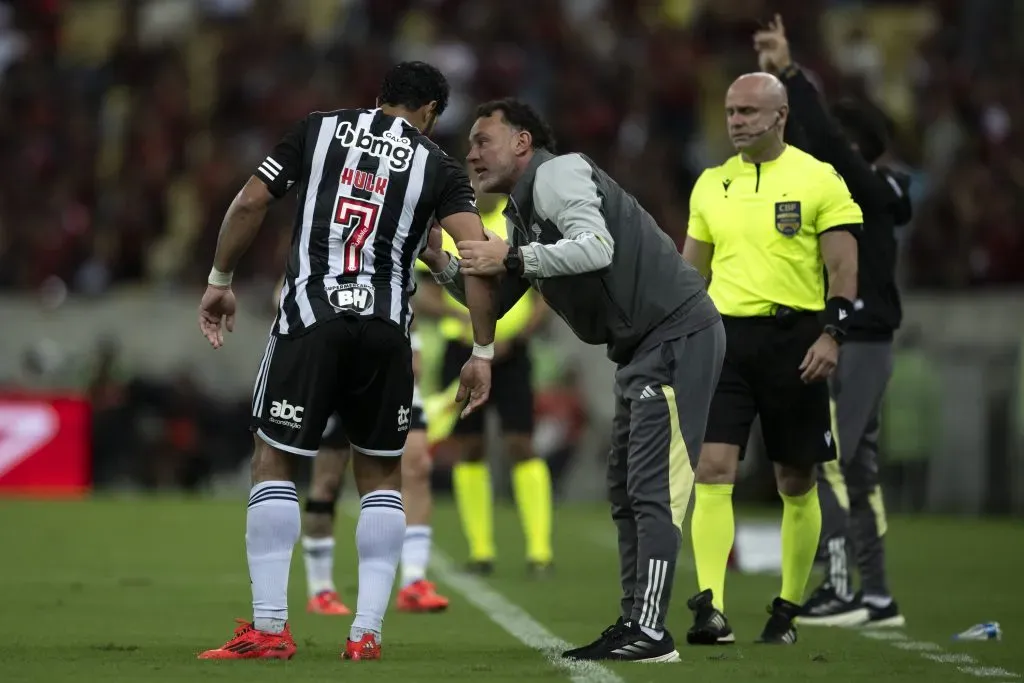 Milito e Hulk contra o Flamengo. Foto: Jorge Rodrigues/AGIF