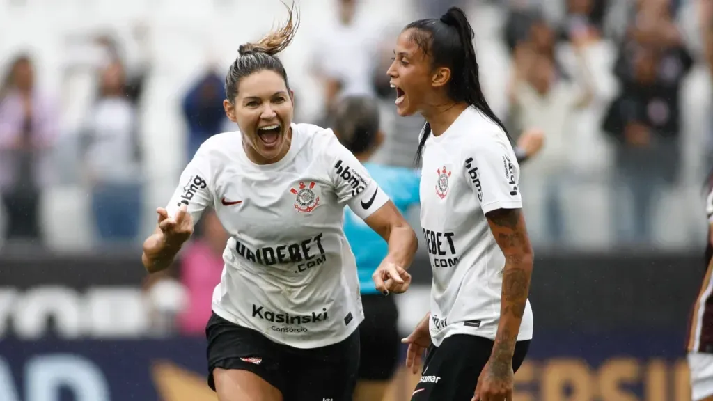 Jaqueline comemora gol com Gabi Zanotti companheira de elenco do Corinthians no Brasileirão. Foto: Rodrigo Gazzanel/Agência Corinthians