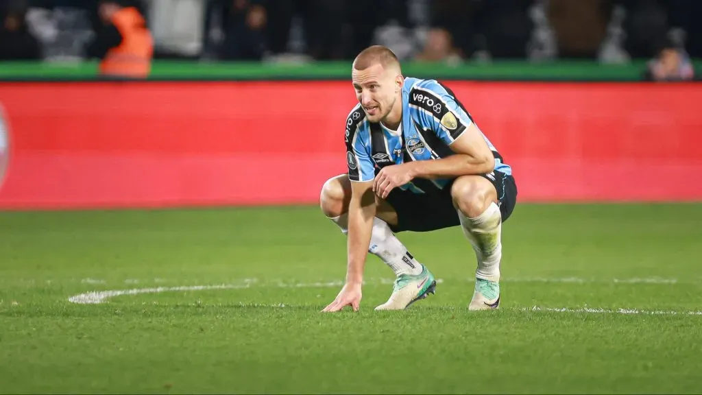Rodirgo Ely virou problema no Grêmio – Foto: Maxi Franzoi/AGIF
