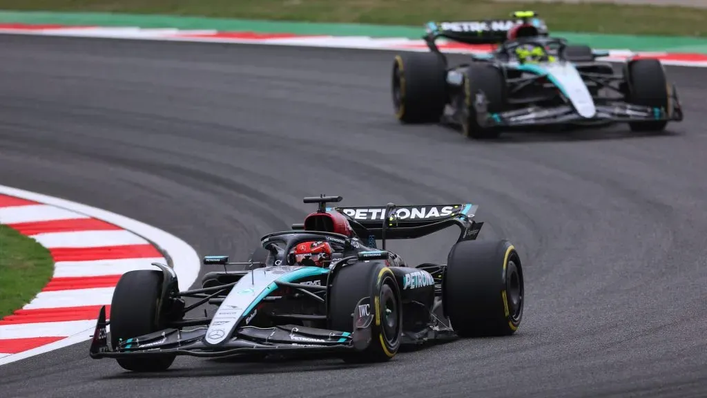 Lewis Hamilton pilotando o W15