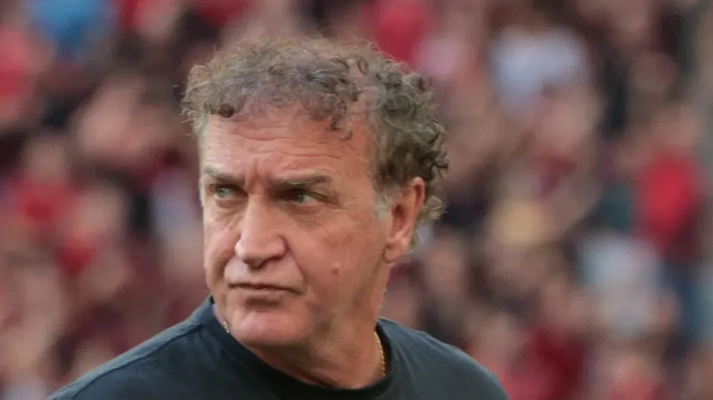 Foto: Robson Mafra/AGIF – Cuca em jogo do Athletico contra o Corinthians, pelo Brasileirão.