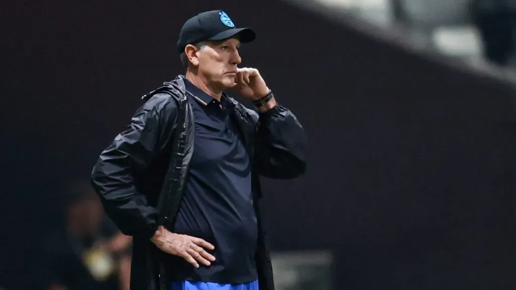 Renato Gaúcho durante partida. Foto: Gilson Lobo/AGIF