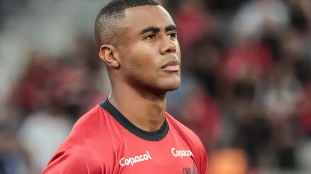 Inter entra na disputa por volante do Athlético-PR, afirma jornalista