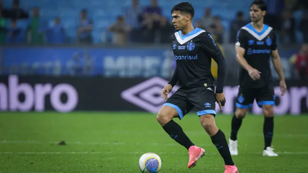 Arezo durante partida. Foto: Maxi Franzoi/AGIF