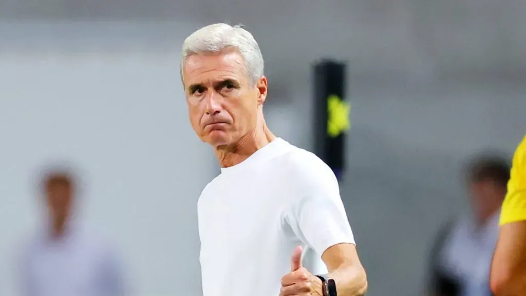 Luís Castro durante partida do Al-Nassr, na Arábia Saudita.