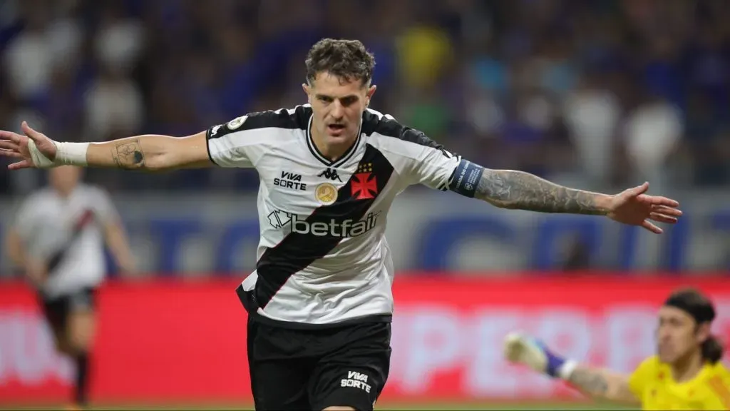 Vegetti é tratado como ídolo no Vasco - Foto: Gilson Lobo/AGIF.