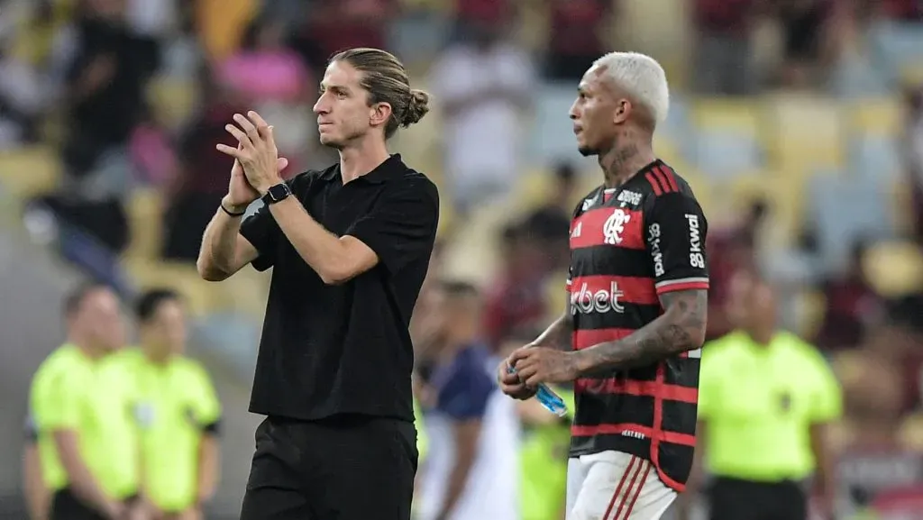 Filipe Luís no comando do Flamengo. Foto: Thiago Ribeiro/AGIF