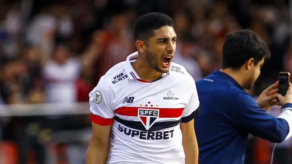 Michel Araújo no São Paulo. Foto: Marco Miatelo/AGIF