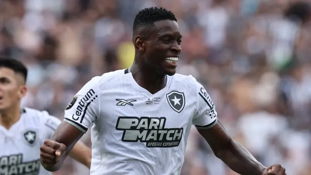 Luiz Henrique comemorando. Foto: Alessandro Pugni/IMAGO/PHOTOxPHOTO