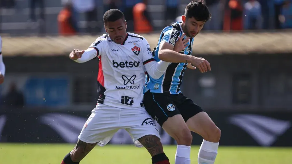 Villasanti disputando lance. Foto: Maxi Franzoi/AGIF