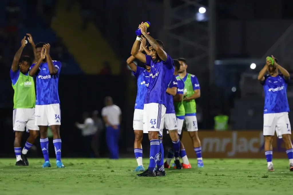 Jogadores do Cruzeiro após empate contra o RB Bragantino. Foto: Joisel Amaral/AGIF