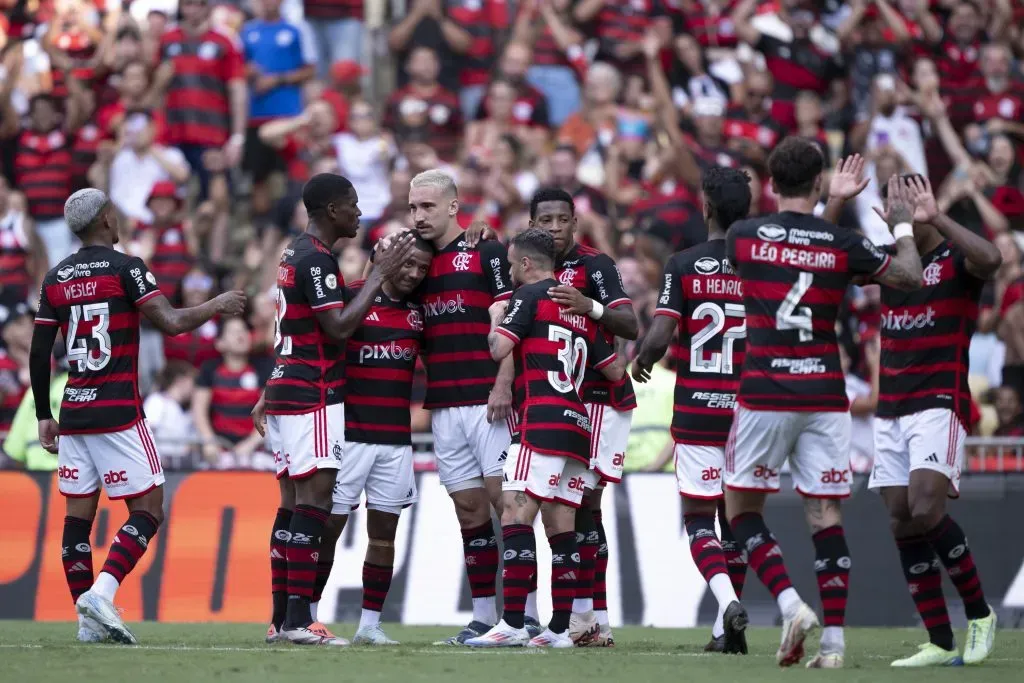 Jogadores do Flamengo contra o Internacional. Foto: Jorge Rodrigues/AGIF