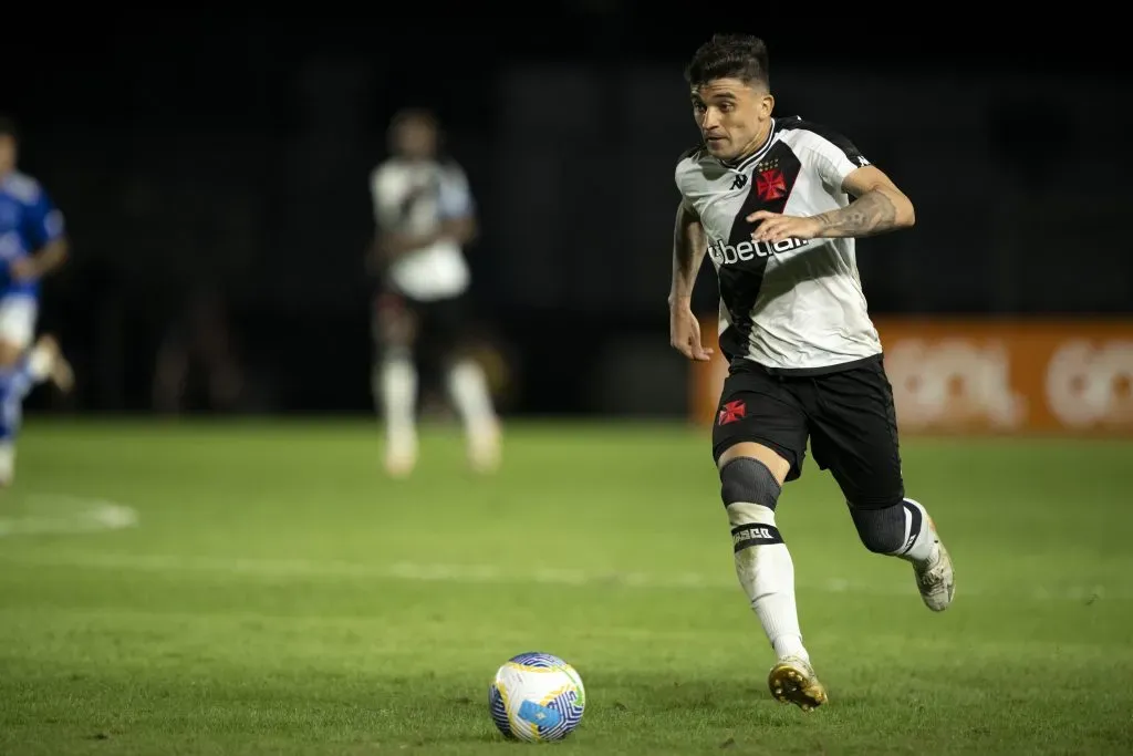 Foto: Jorge Rodrigues/AGIF – Victor Luís não deve permanecer no Vasco para o ano que vem
