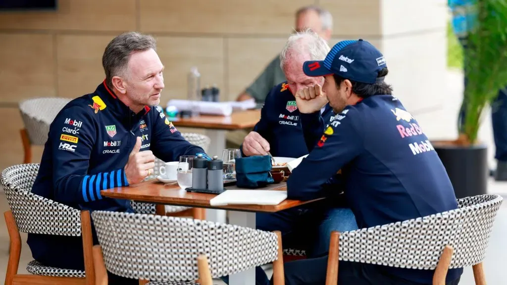 Pérez, Horner e Marko em conversa no GP do Catar