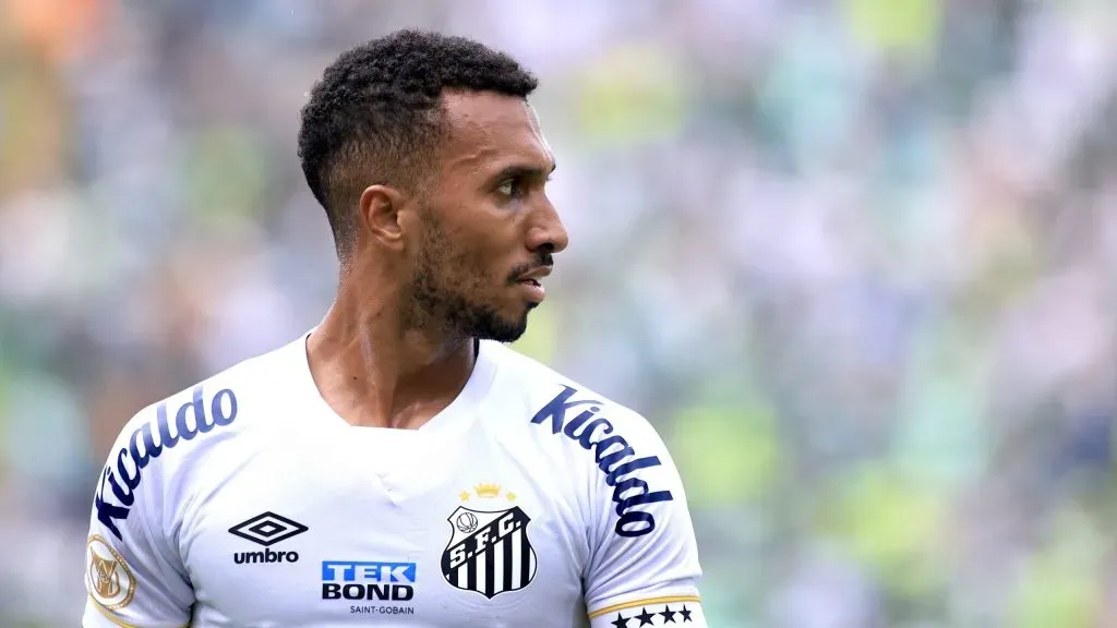 Lucas Braga em partida pelo Santos, em 2023