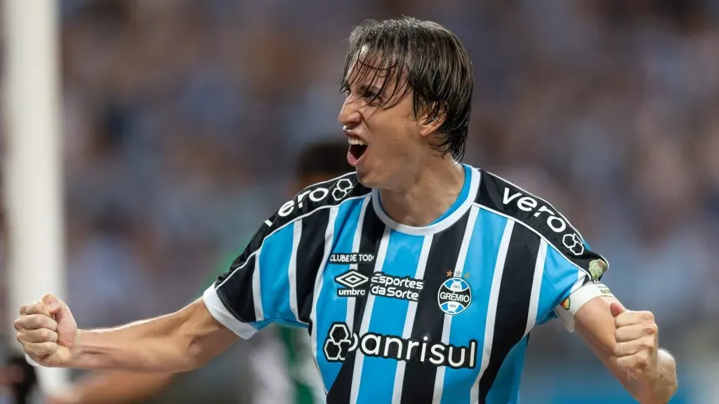 Geromel comemorando. Foto: Liamara Polli/AGIF