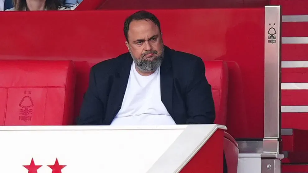 Evangelos Marinakis sério. Foto: Mike Egerton/IMAGO/PA Images