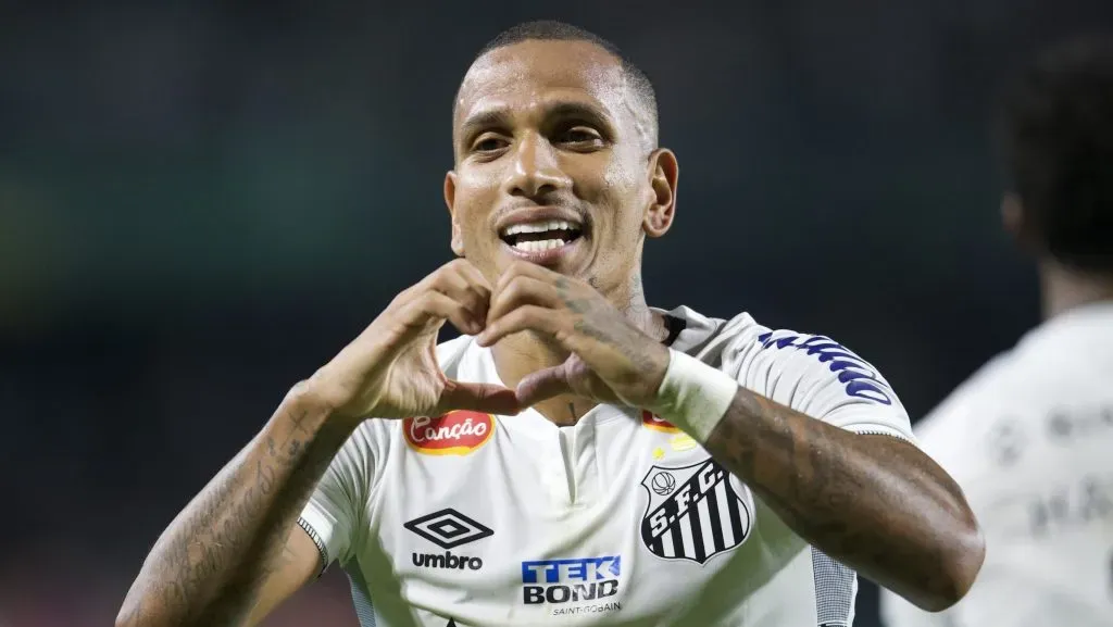 Otero renovou com Santos